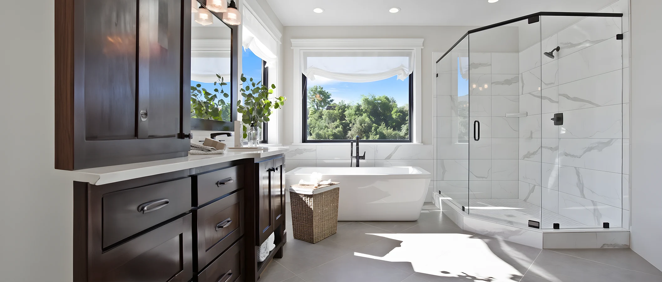 Why Palm Beach Homeowners Are Choosing Shower Glass Enclosures—And Why Tempered Glass Matters