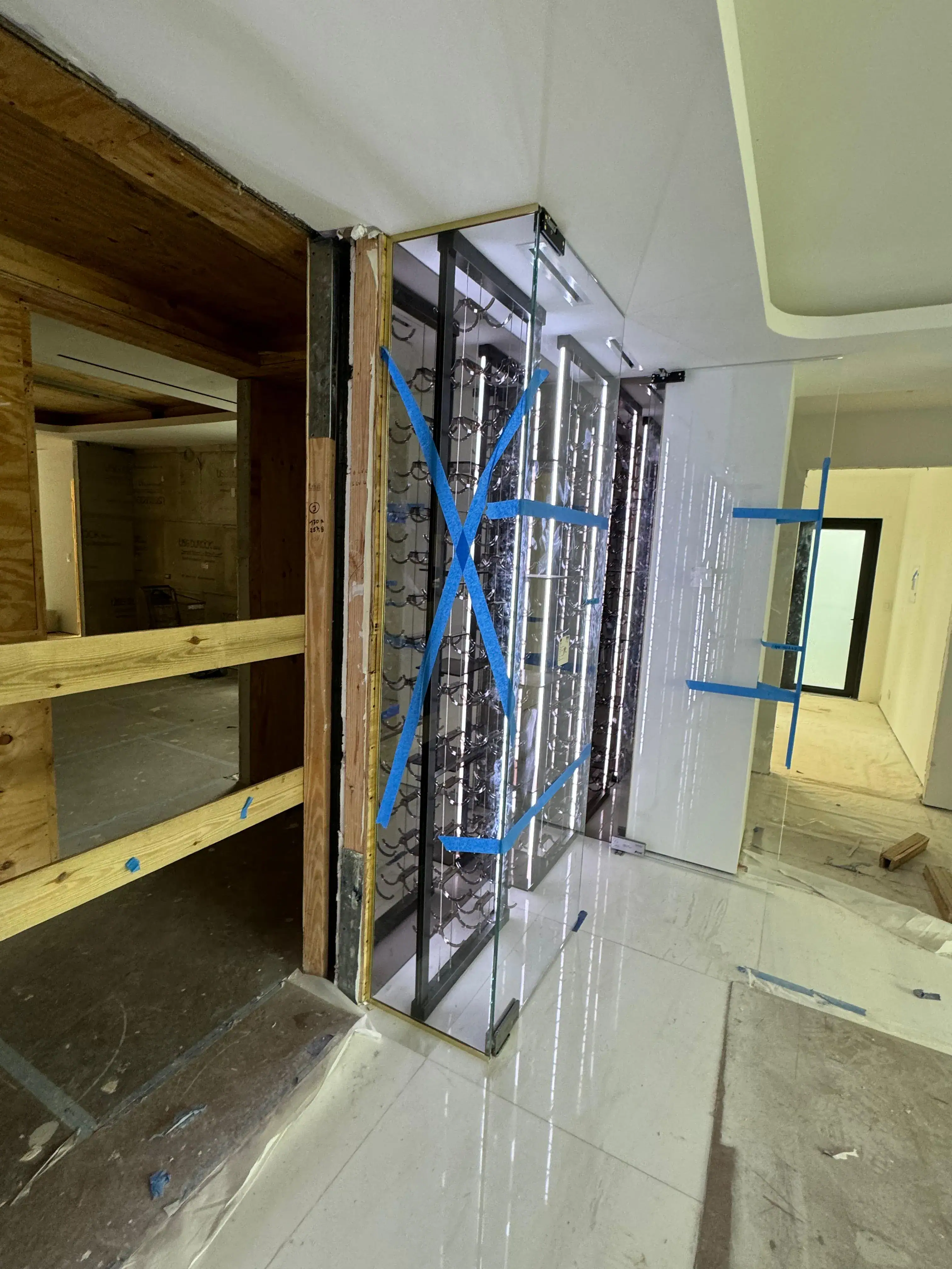 High-quality glass wine display cabinet with reflective surfaces, ideal for modern bars and restaurants.