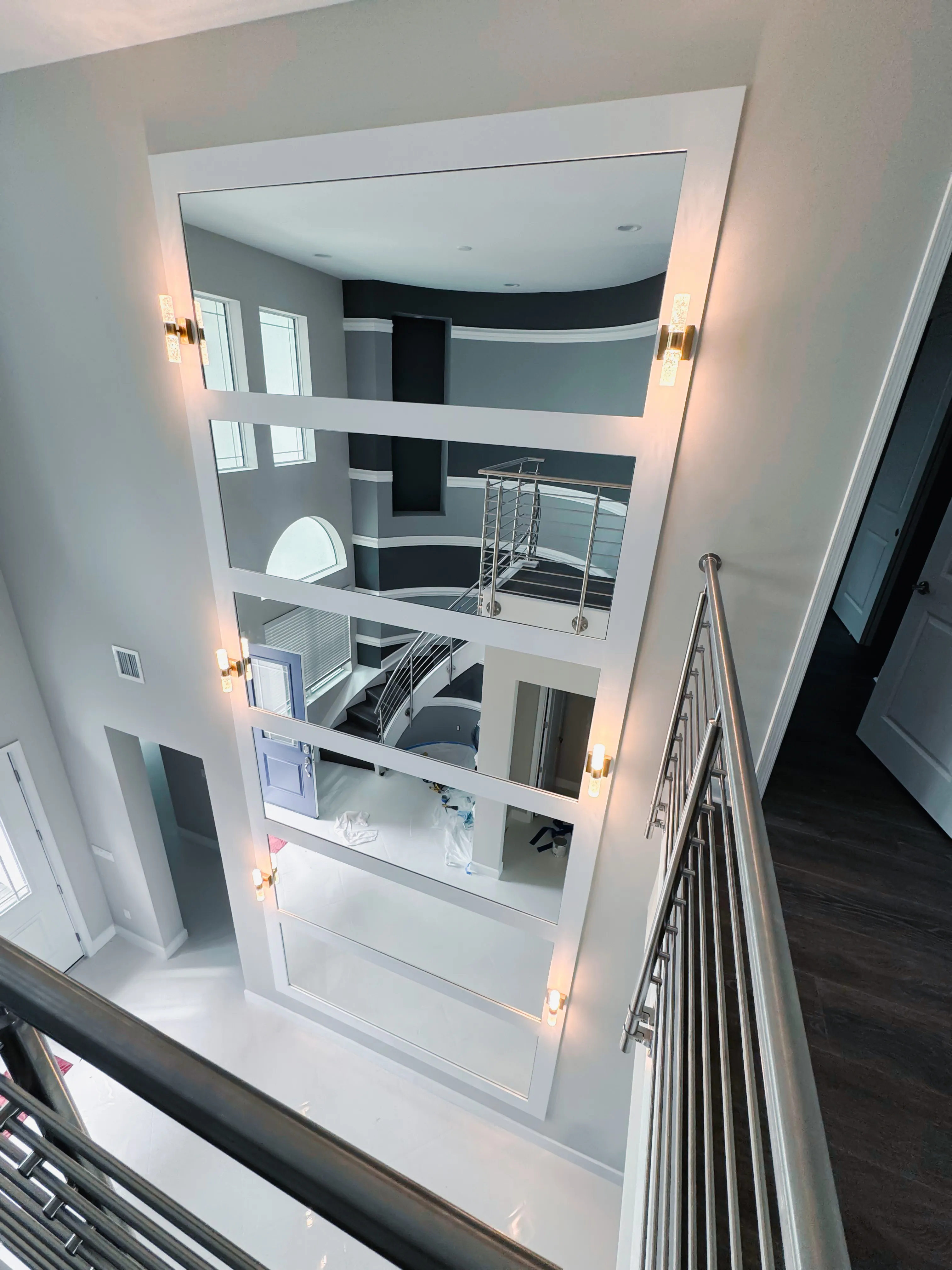 Elegant modern crystal glass mirror for stylish interior decoration.