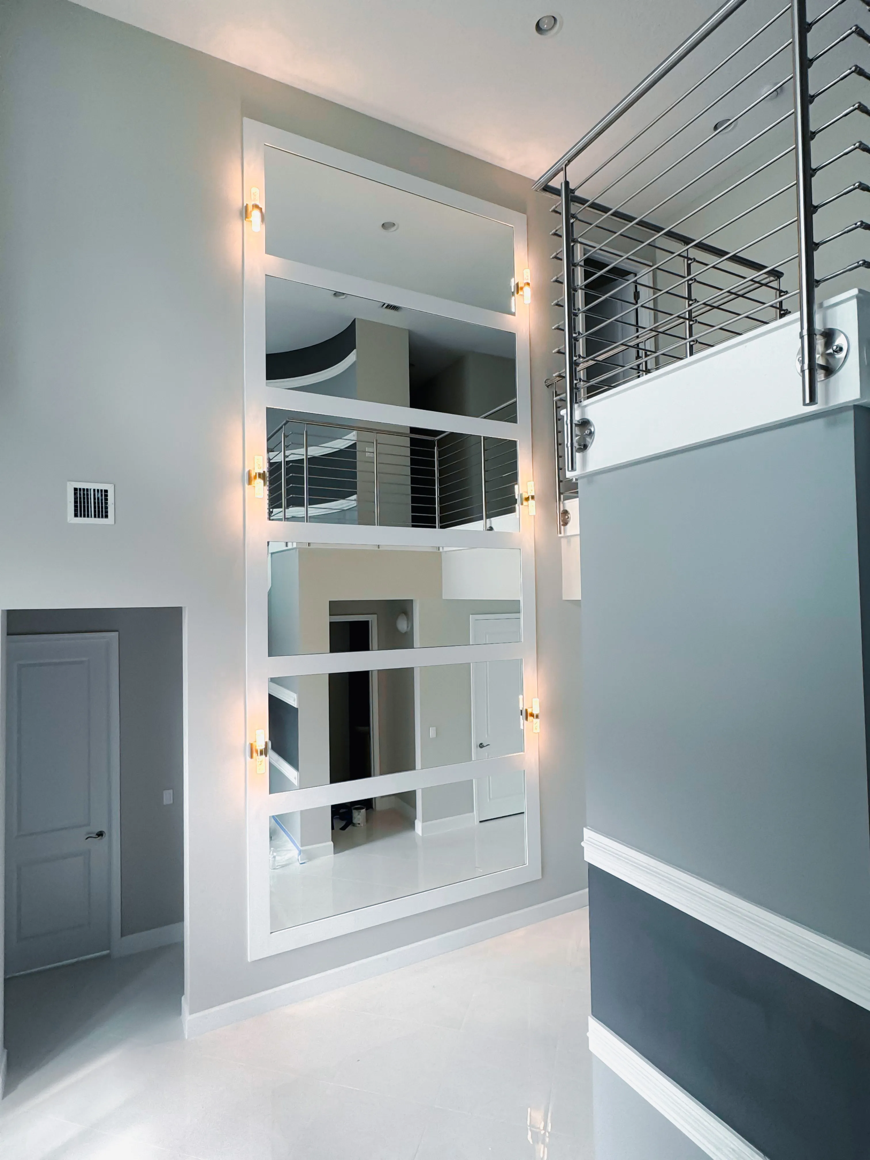 High-quality crystal glass mirror wall for modern interiors.