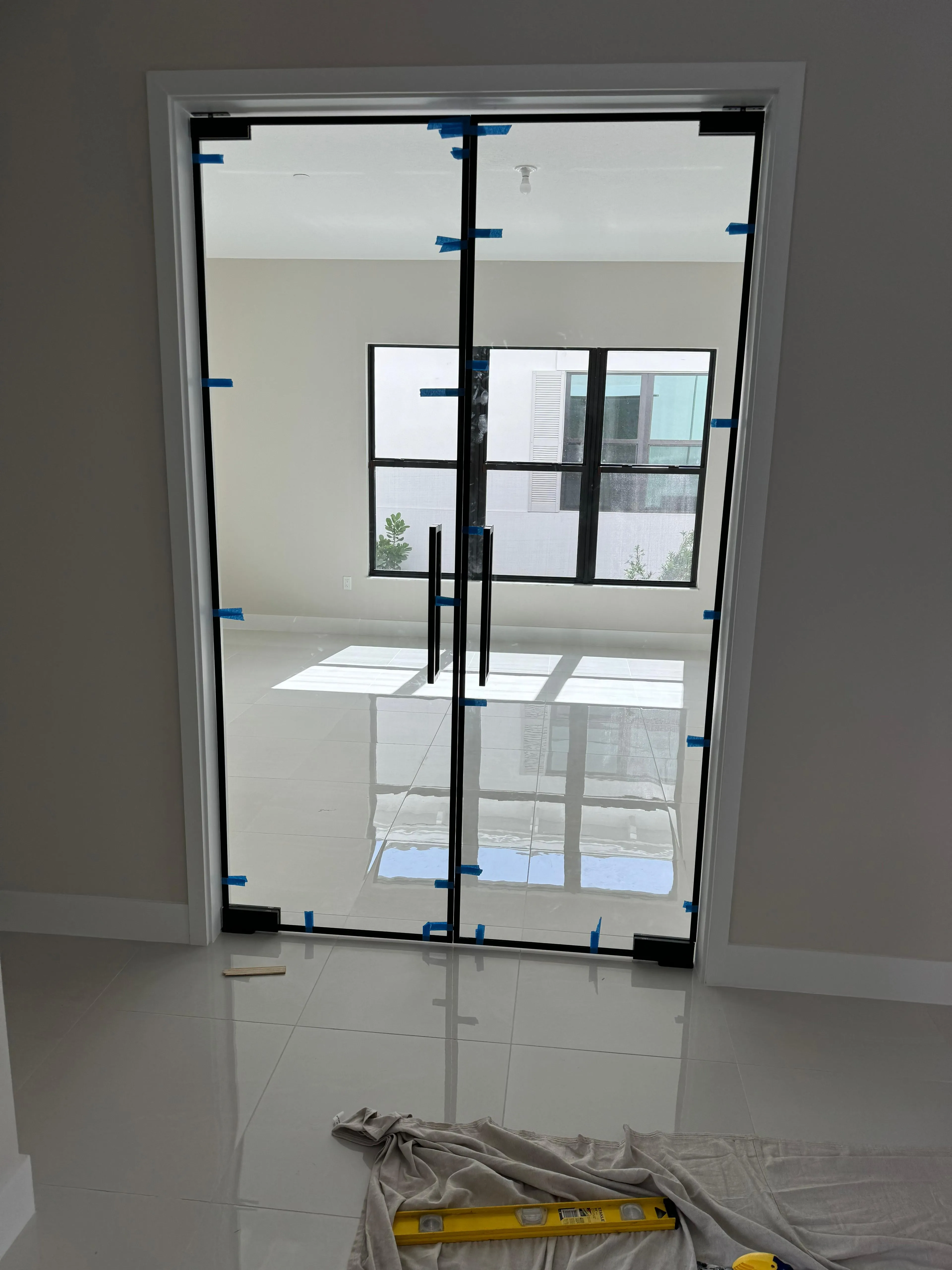 Glass door, mirror, modern house entryway, interior design, home renovation, custom glass solutions.