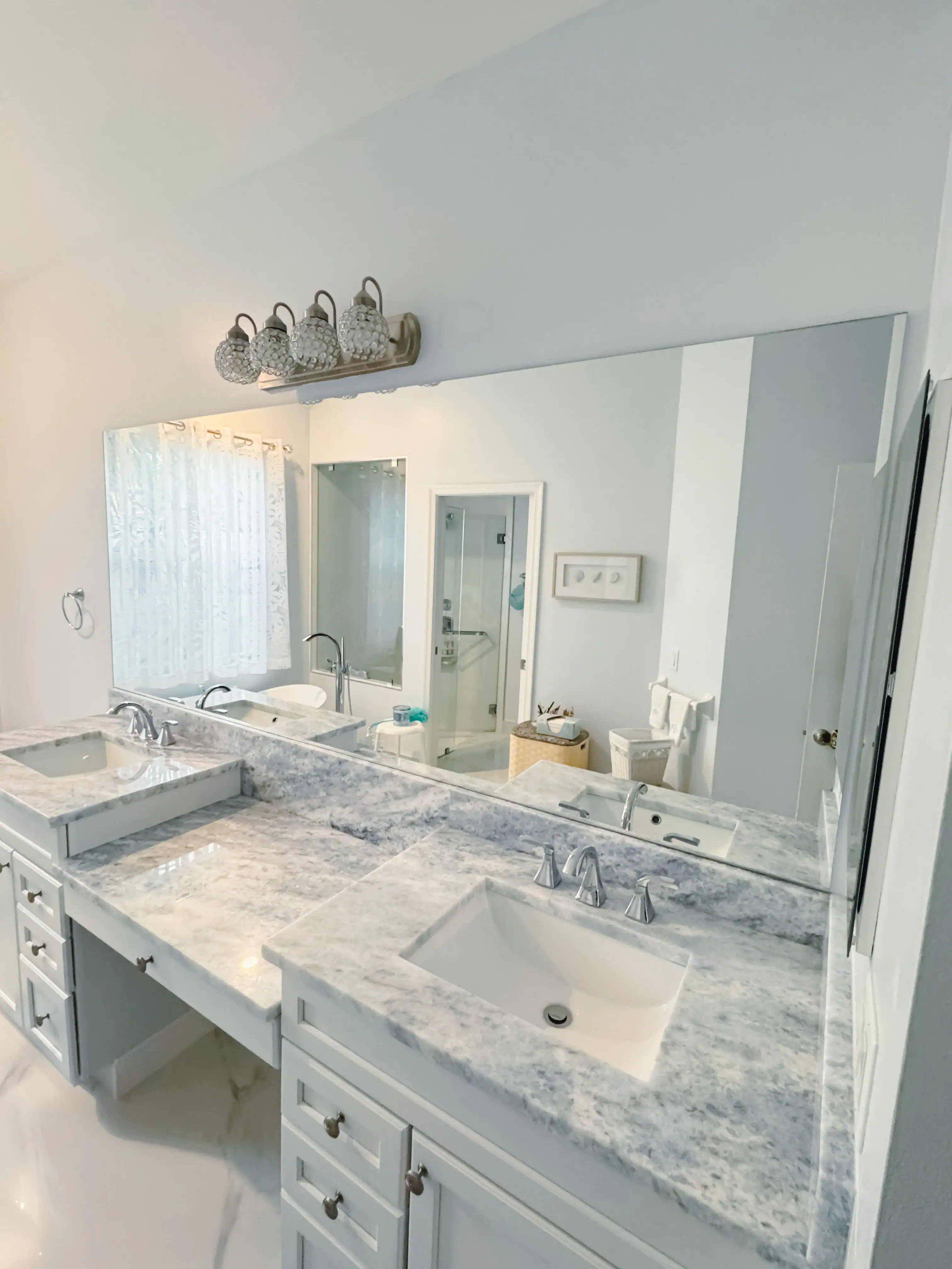 High-quality mirror and glass installation for bathrooms and interiors.