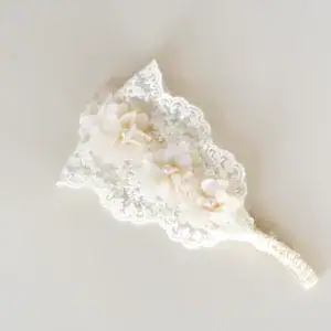 pañoleta beige floral - bautizo o fiesta