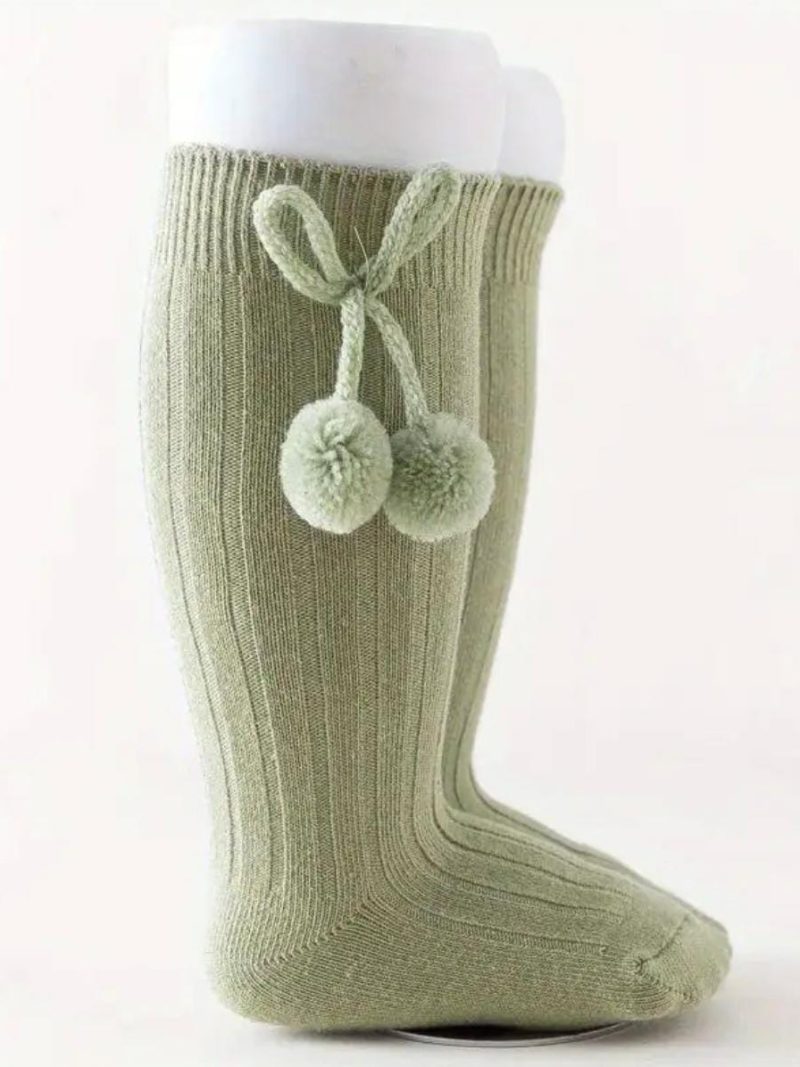 Zapato de bebés con diseño cálido y cómodo en tonos neutros.